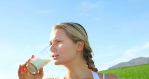 Reine Buttermilch löscht den Durst, ergänzt sportliche Aktivitäten und ist vor allem Bestandteil einer abwechslungsreichen, gesunden Ernährung.