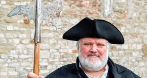 Der Schweinfurter Nachtwächter lädt Sie am 14. Oktober zu seiner Führung ein.