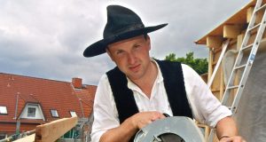 Durch die Kostenvorteile einer betrieblichen Berufsunfähigkeitsversicherung können sich auch Menschen mit erhöhtem Risiko im Beruf zu erschwinglichen Konditionen absichern.