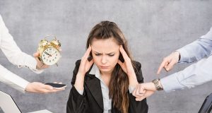Im Berufsalltag herrscht oft Dauer-Input und nach Feierabend geht es bei vielen via Social Media weiter.