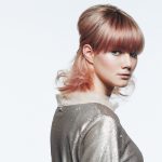 Half-Up-Look: Mit wenigen Handgriffen lässt sich aus dem Clavi eine elegante Frisur im Sixties-Style zaubern. Foto: Zentralverband Friseurhandwerk/Mario Naegler