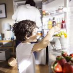 Wenn Eltern mit gutem Beispiel vorangehen, können auch Kinder lernen, gesund zu essen.