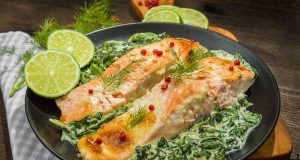Einfach lecker: Lachs im Spinatbett.