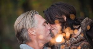 Weil es in der zweiten Lebenshälfte vor allem um Lebensfreude und eine schöne, entspannte Zeit zu zweit geht, macht eine neue Liebe umso mehr Spaß.