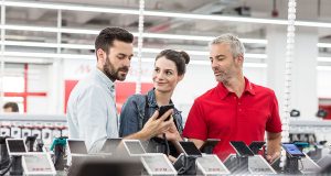 Verbraucher können drohendem Technik-Frust vorbeugen - und die Installation neuer Geräte gleich dem Profi überlassen.