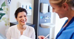 Ein guter Zahnarzt oder eine gute Zahnärztin sollte den Mehraufwand glaubwürdig und ohne die Verwendung von Fachchinesisch dem Patienten oder der Patientin begründen können.