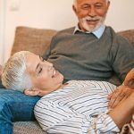 Wann, wenn nicht jetzt: In punkto Liebe und Beziehung können viele Menschen in der zweiten Lebenshälfte viel klarer für sich formulieren, was ihre Bedürfnisse sind - und was sie nicht oder nicht mehr wollen.