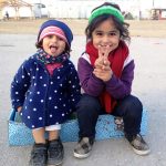 Die Helfer von "Liebe im Karton" sind der Meinung, es gibt einen anderen Weg - ohne Bomben, Panzer und Gewalt. Schenken auch Sie Kindern in Syrien ein Lächeln!