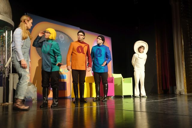 THEATER
