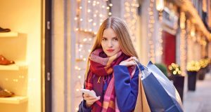 Frau beim Shoppen