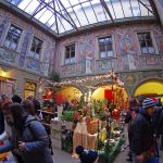 Das Atrium im Josefsheim erstrahlt zum Don Bosco Weihnachtsmarkt in winterlichem Glanz.