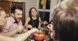 Fondue, Partylaune und auch so mancher Aberglaube: So feiert ganz Europa in der Silvesternacht. Die Glücksbringer und -gebräuche fürs neue Jahr sind dabei von Land zu Land sehr unterschiedlich.