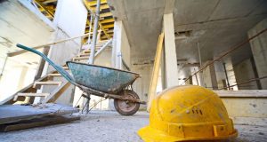 Die Möglichkeiten und Fähigkeiten zur Eigenleistung sollte ein Bauherr realistisch einschätzen und sich die Ersparnis durch die "Muskelhypothek" nicht schön rechnen