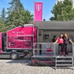 Der mediazehe Showtruck berät und informiert.