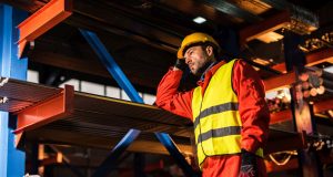 Nahezu jeder sechste Beschäftigte in Deutschland arbeitet in Schicht oder schichtnahen Diensten.