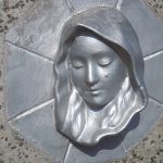 Stahlkraft - Ausstellung von Heiligenfiguren aus Silber in Würzburg