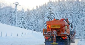 Bei Minusgraden und Niederschlag müssen die Winterdienste schnell reagieren.