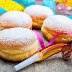 Faschingskrapfen mit Puderzucker