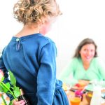 Liebevoll zum Muttertag: Für große Gefühle reichen meist auch kleinere Geschenke.