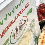 Bei Bassanese kommt nur reiner Mozzarella auf die Pizza.