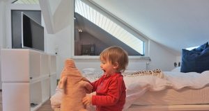 Moderne Fenster und Rollläden steigern die Wohnqualität für kleine und große Bewohner und verhelfen auch Bestandshäusern zu einer völlig neuen Optik.