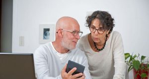 Wer blickt da noch durch? Viele Verbraucher sind von permanenten Online-Preisvergleichen genervt, so eine aktuelle Umfrage.