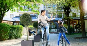 Mütter beziehungsweise Väter können bei einer gemeinsamen Kur mit ihren Kindern den Stress von zu Hause hinter sich lassen.