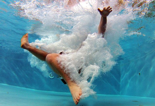 pool-519453_1280