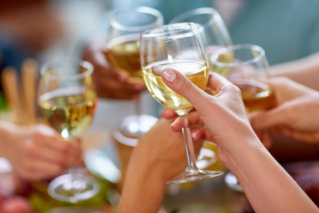 Weinfest-Anstoßen