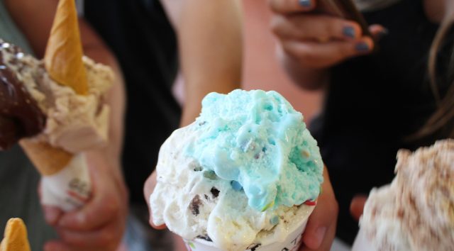 ice-cream-sundae-3619684_1920