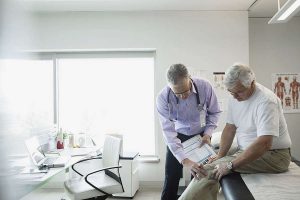 Frühzeitig den Arzt aufsuchen und seine Therapieempfehlungen befolgen - das ist eine wichtige Voraussetzung für einen wirkungsvollen Kampf gegen Arthrose.