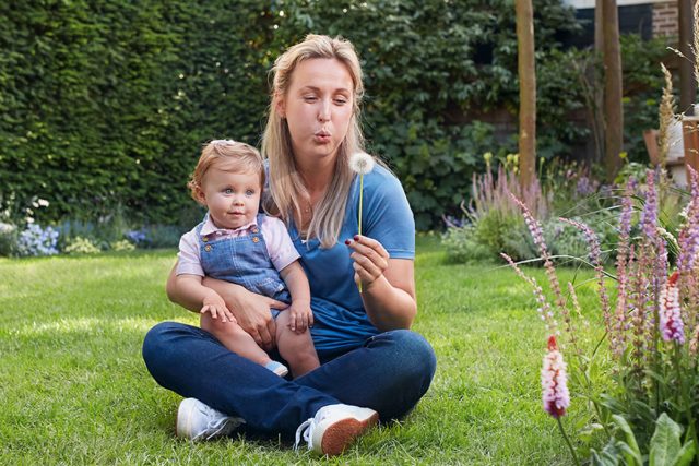 Das Thema Allergie begleitet Kinder und Erwachsene gleichermaßen. Das Wissen darüber ist bei vielen Eltern noch ausbaufähig. Foto: djd/Milupa