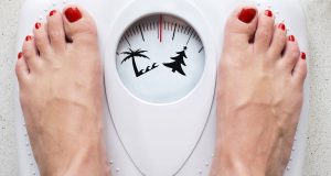 Wenn es auf die Weihnachtszeit zugeht, schnellt die Waage gern nach oben. Foto: djd/Glyck/Shutterstock/ThreeCups