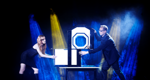 Mit einem bunten Mix aus Zauberei, Kabarett, Klassik und Rock füllt das Team der Städtischen Kulturarbeit das Herbst- und Winterprogramm im Bildhäuser Hof in Bad Neustadt. Mit Magie und Illusion sorgt Künstler Gerrit (Foto) am 27. September für einen fulminanten Auftakt. Foto: André Druschel