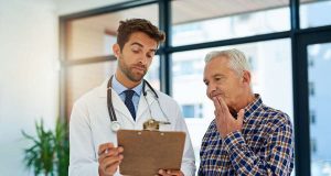 Gesundheitswissen: Jeder fünfte Patient hat Schwierigkeiten, die Aussagen seines Arztes zu verstehen. Foto: djd/Sanofi/Getty