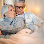 Schlaganfälle: Der Winter hat nicht nur gemütliche Seiten: Wenn es draußen kalt wird, steigt das Schlaganfallrisiko. Foto: djd/Telcor-Forschung/Adobe Stock/goodluz