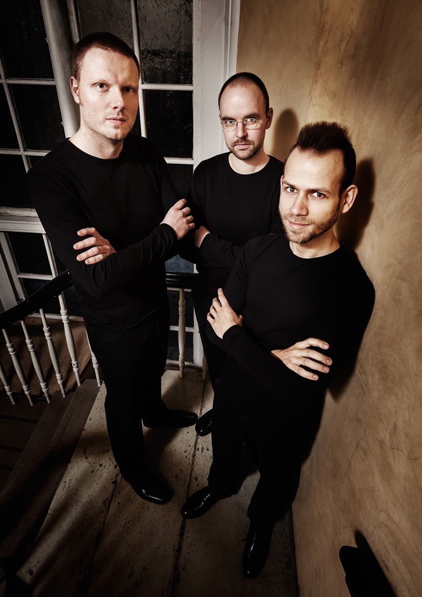 Kammermusik gemixt mit Rock und vielen weiteren Musikrichtungen präsentieren Malte Vief (Gitarre), Jochen Roß (Mandoline) und Matthias Hübner (Cello) am 18. Oktober im Bildhäuser Hof in Bad Neustadt. Foto: Thomas Nutt