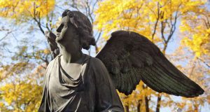 Bestattung: In der Bestattungskultur ist ein starker Wunsch der Bürger nach mehr Freiheit und Selbstbestimmung vorhanden. Foto: djd/Algordanza Erinnerungsdiamanten