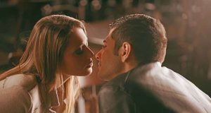 Beim Casual Dating dient das erste Date meist dem unverbindlichen Kennenlernen in einem Café oder in einer Bar. Viele kommen sich dabei aber auch schon näher. Foto: djd/Secret.de/Getty