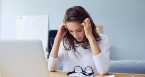 Dauerstress: Werden Anspannung und Gereiztheit zu ständigen Begleitern, kann das die Gesundheit und das Wohlbefinden beeinträchtigen. Foto: djd/Vitango/Adobe Stock/baranq