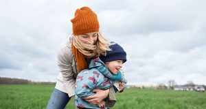 Auch im Herbst und Winter nach draußen gehen: Es gibt kein schlechtes Wetter - nur unpassende Kleidung. Aloe Vera Foto: djd/LR Health und Beauty