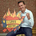 Mathe-Experte Albert Lex: "Mathe kann richtig spannend sein und sogar Spaß machen." Foto: djd/Studienkreis GmbH