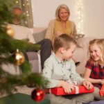 Hobbyfotografen: Die besondere Stimmung der Weihnacht einfangen: Mit einigen Tipps gelingen Fotos der Festtage besonders gut. Foto: djd/www.cewe.de