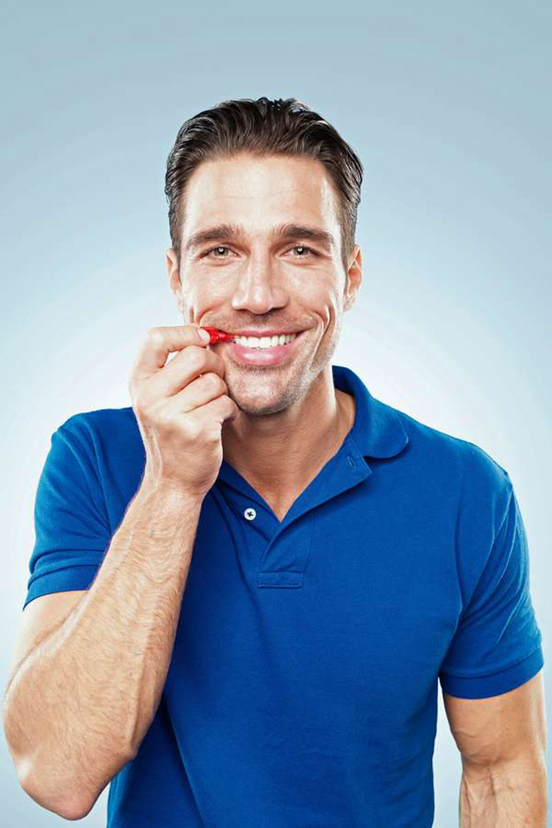 Zahnpflege: Dank ihrer umlaufenden, flexiblen Borsten können Interdentalbürsten die Nischen und Einziehungen im Zahnzwischenraum am besten reinigen.