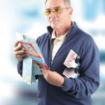 Bei AMD entsteht gerade an der Stelle des schärfsten Sehens ein blinder Fleck. Das macht das Lesen oder Erkennen von Gesichtern schwierig.