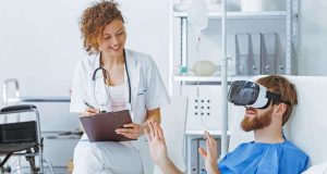 Zukunftswünsche: Beim Blick in die Zukunft der Medizin wünschen sich Patienten vor allem eine bessere Heilbarkeit schwerer Krankheiten. Viele können sich auch den Einsatz digitaler Techniken vorstellen. Foto: djd/Sanofi/Getty