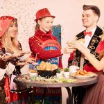Schnelles Essen auf die Hand: Bockwurst kurz erwärmen, in ein Brötchen legen und vielleicht noch Senf oder Ketchup dazugeben. Foto: djd/Metten Fleischwaren GmbH & Co. KG. Gegen den Kater