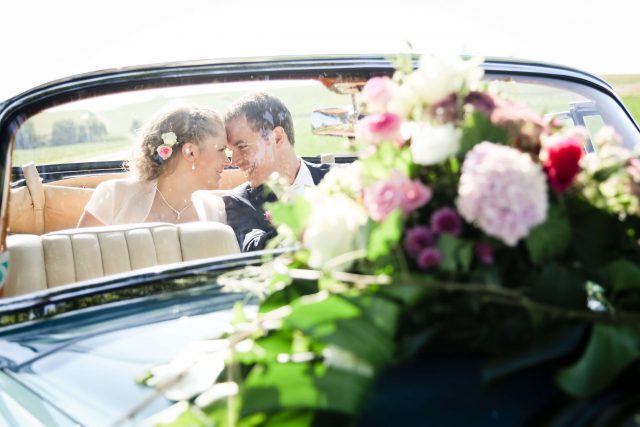 weddix.de-passendes-gefaehrt-zur-hochzeit Hochzeitsauto Autodeko