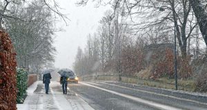 Steigende Temperaturen und das vermehrte Auftreten von Wetterextremen wirken sich auf die Arbeit des Winterdienstes aus. Foto: djd/Verband der Kali- und Salzindustrie/Getty