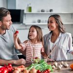 Gentest/Genanalyse: Gut versorgt mit vitaminreichem Gemüse, gesunden Fetten und der richtigen Menge an Proteinen und Kohlenhydraten: Das ist auch in vielen Familien ein wichtiges Thema. Foto: djd/Leichter Leben/Valerii - stock.adobe.com